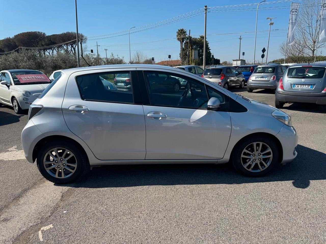 Toyota Yaris 1.4 D-4D 90CV 5P LOUNGE NEOPATENTATI 2014