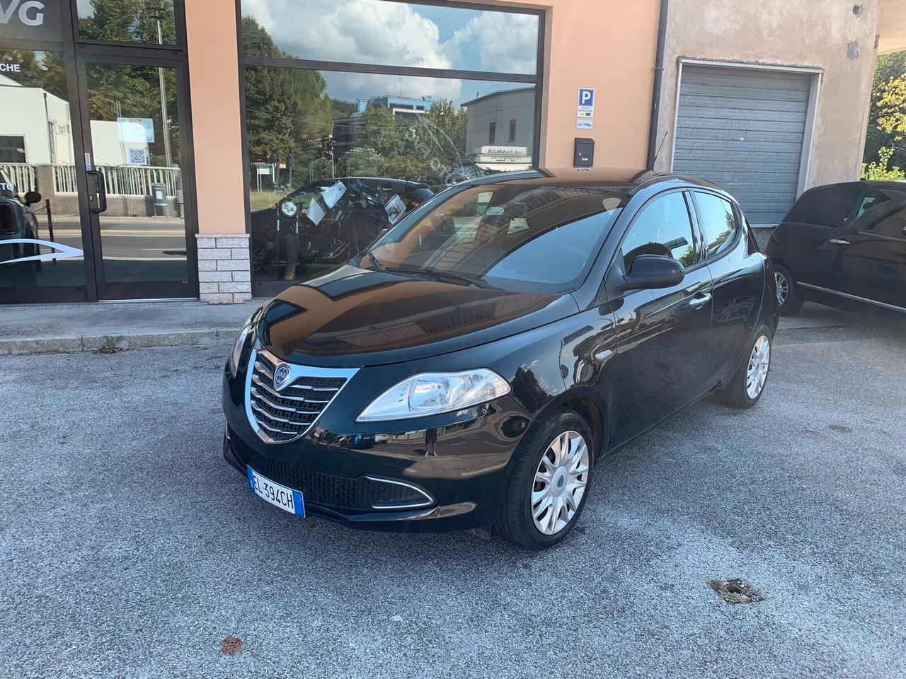 Lancia Ypsilon 1.2 69 CV S&S Silver Neopat.