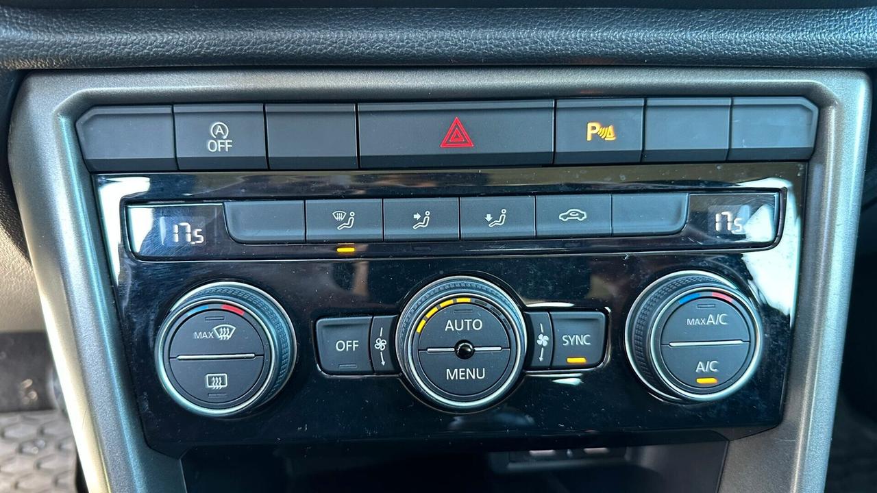 Volkswagen T-Roc 1.0 TSI Business BlueM Tech 2021 Neop LEGGI TESTO