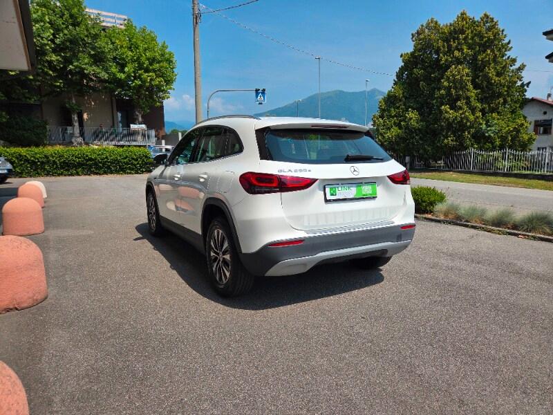MERCEDES GLA (H247) GLA 250 e hybrid E...