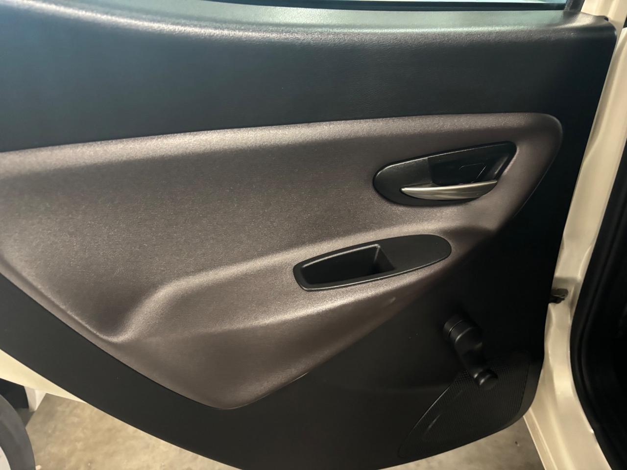 Lancia Ypsilon 1.2 BENZINA 69 CV Platinum |OK NEOPATENTATI |