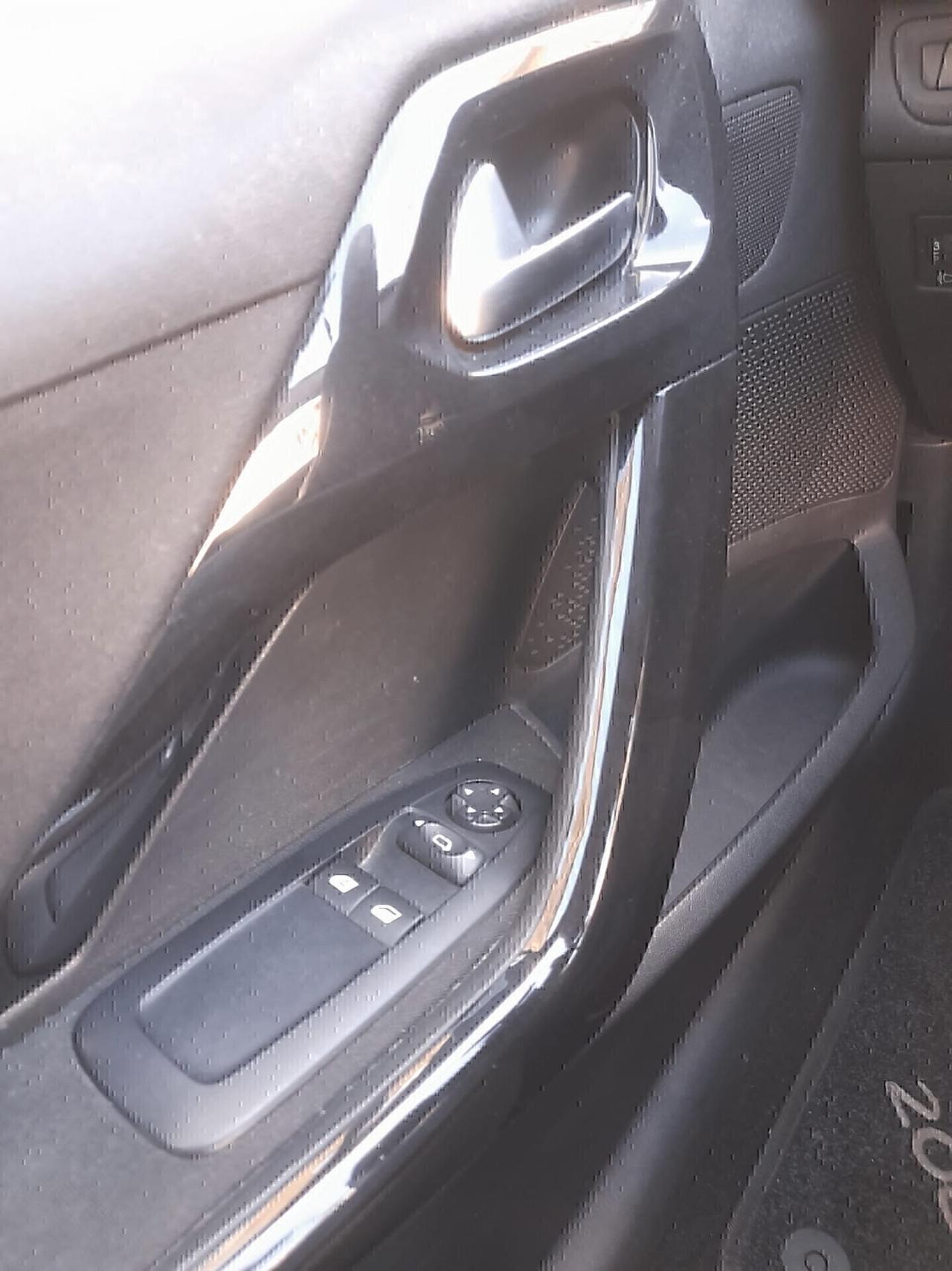 Peugeot 208 PureTech 82 5 porte Allure