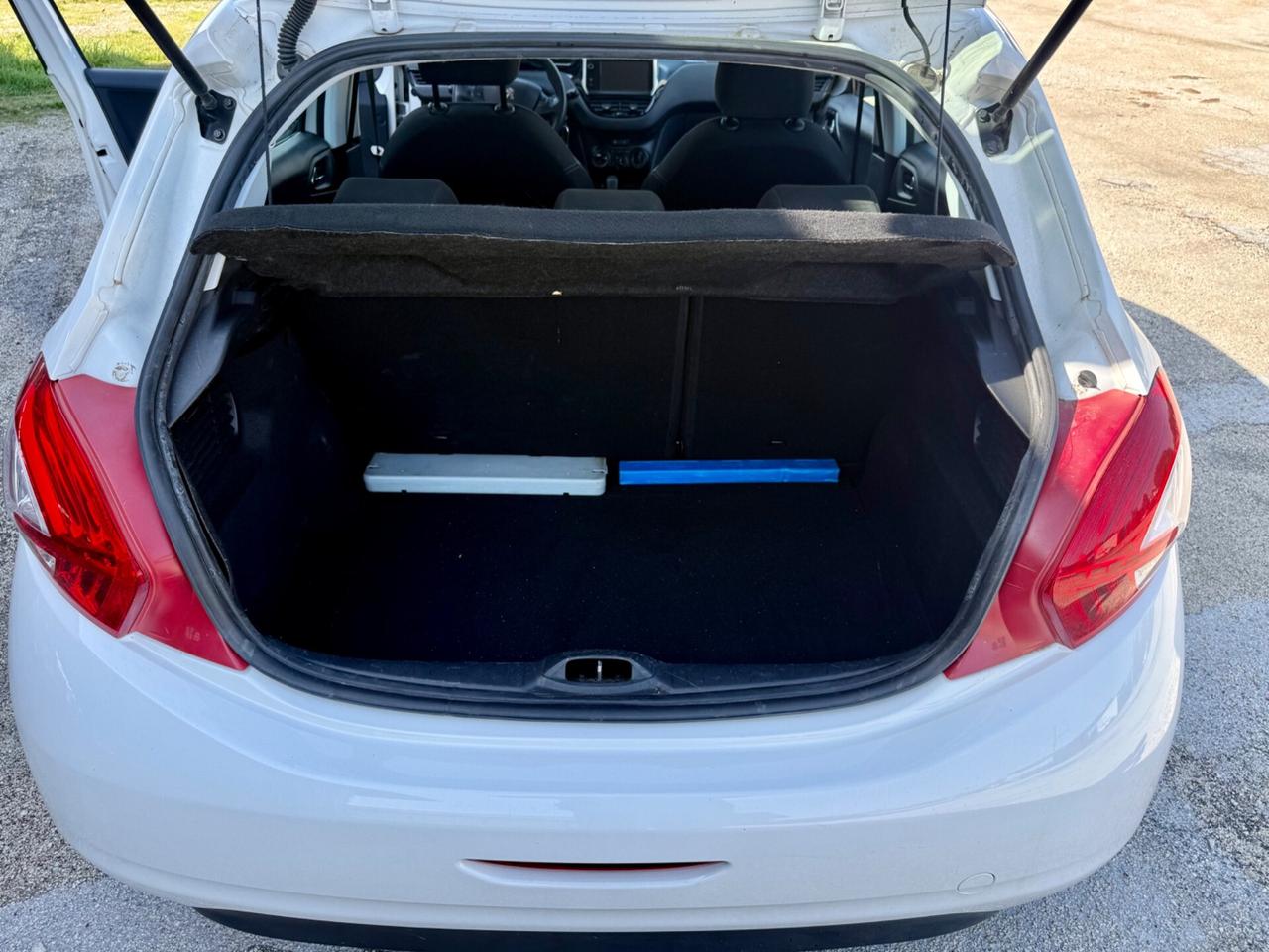 Peugeot 208 1.2 benzina 70 milaKM Neopatentati