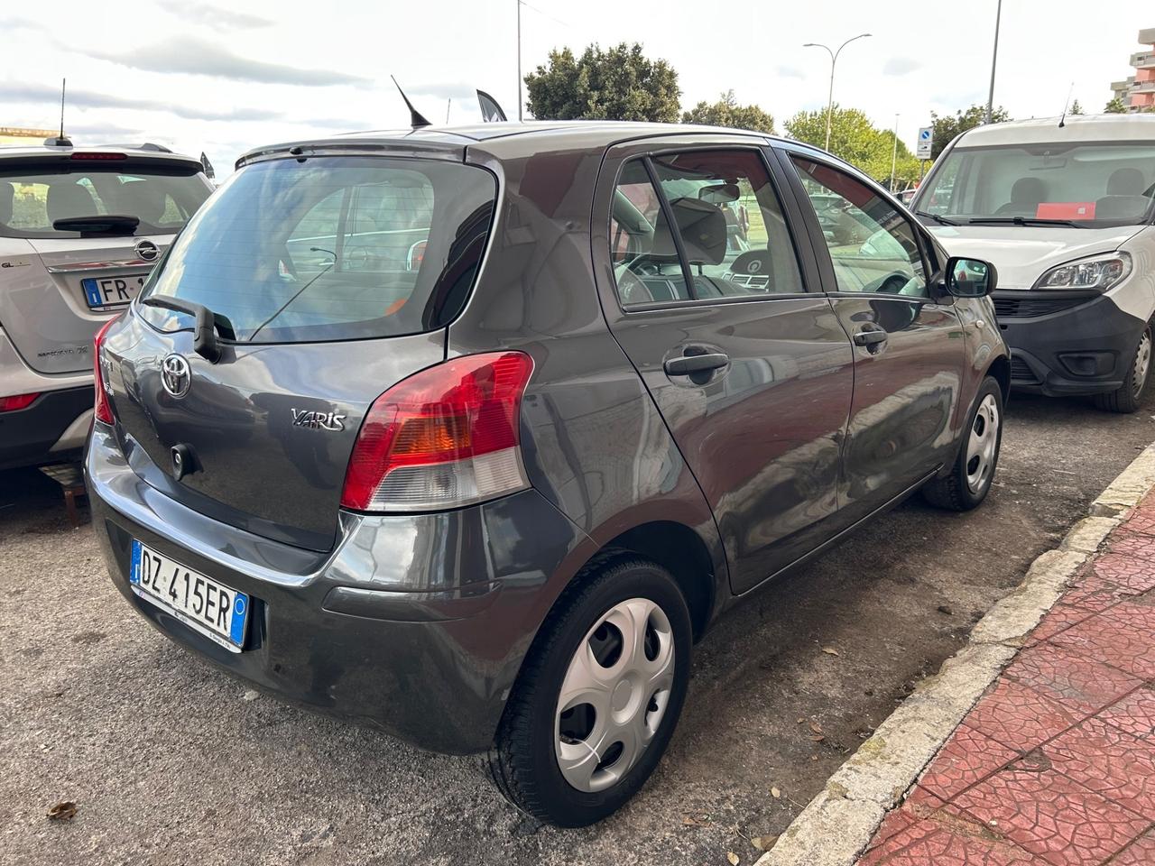 Toyota Yaris 1.0 5 porte