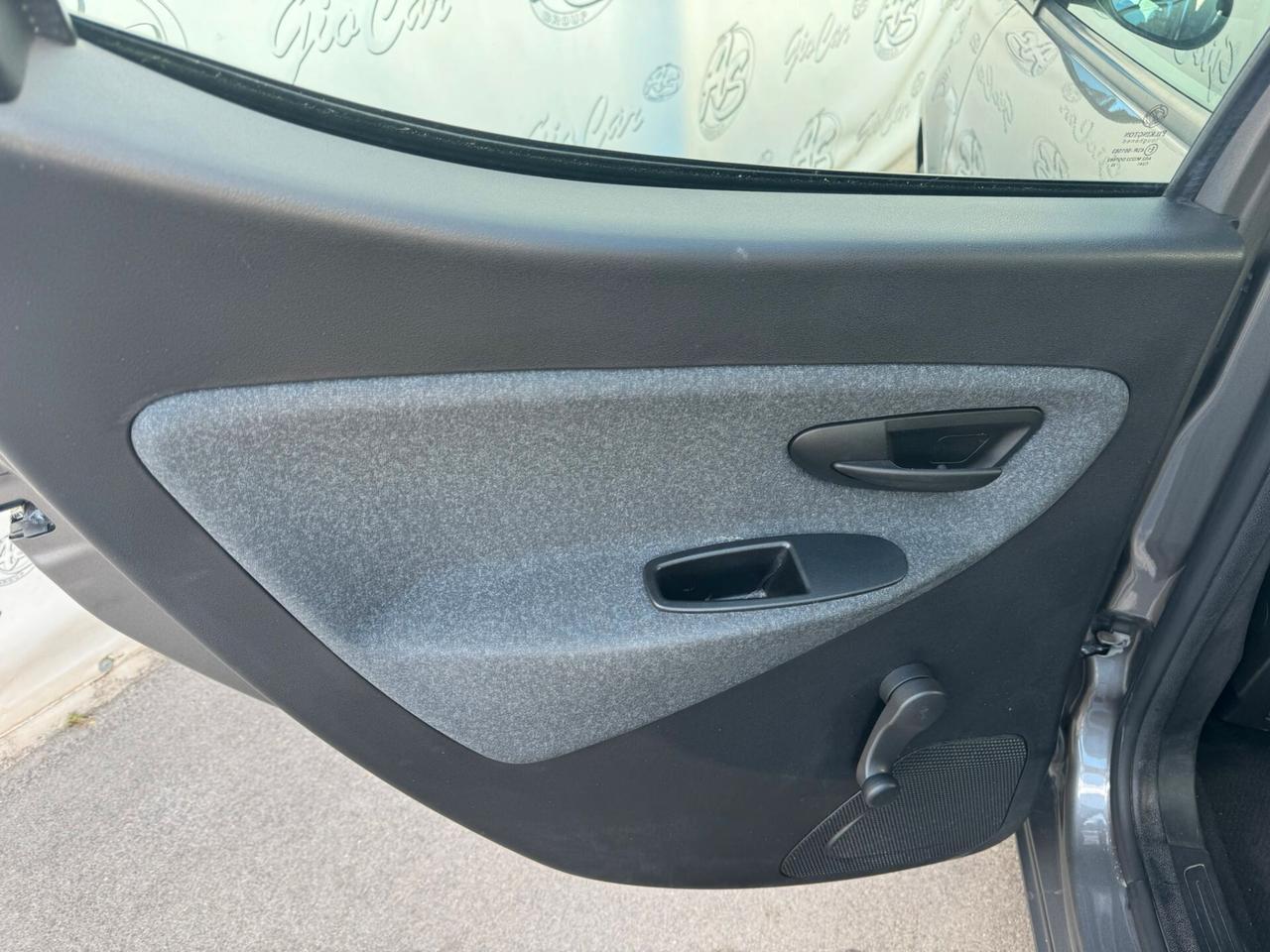 Lancia Ypsilon 1.0 FireFly 70cv Hybrid Silver