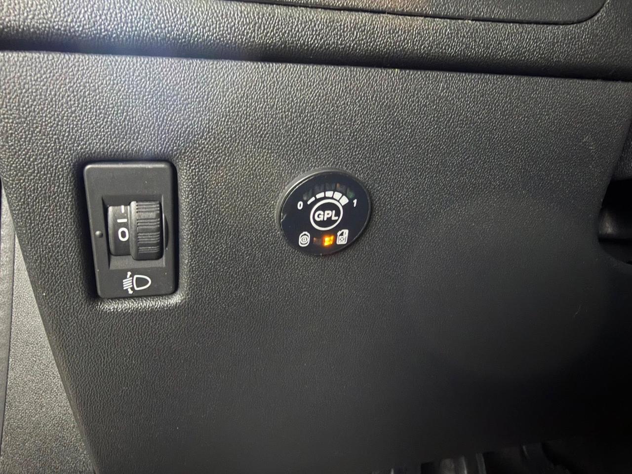 Peugeot 208 PureTech 82 5p. GPL Allure