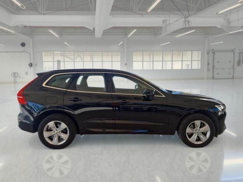 VOLVO XC60 B4 D automatico Momentum Pro