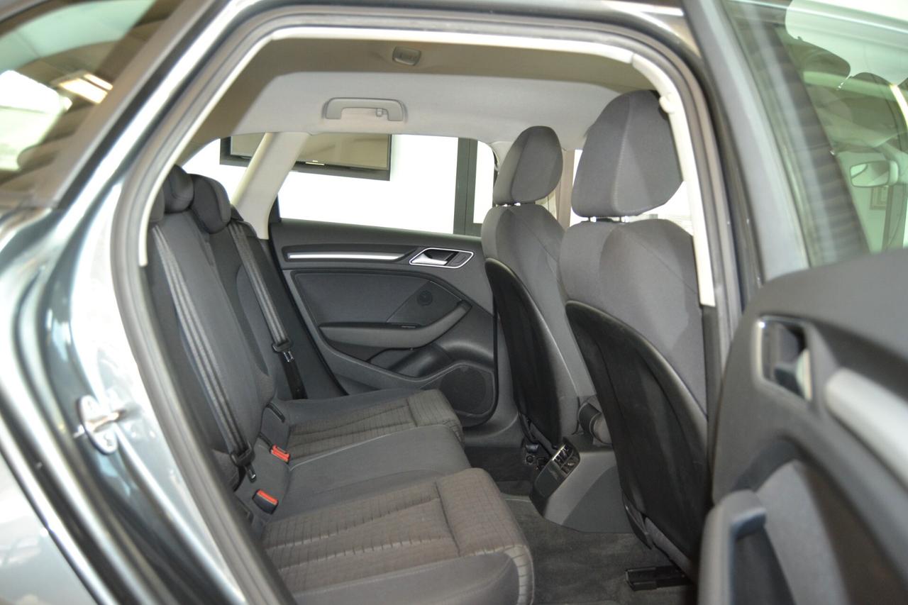 Audi A3 SPB 1.6 TDI S Tronic Sport Navi/Xenon/C.Auto