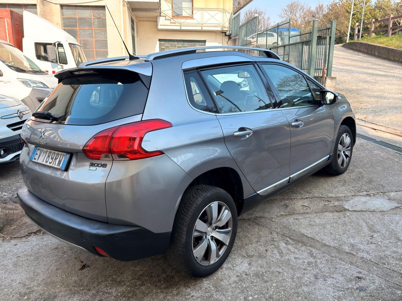 Peugeot 2008 Cambio Automatico KM 100.700