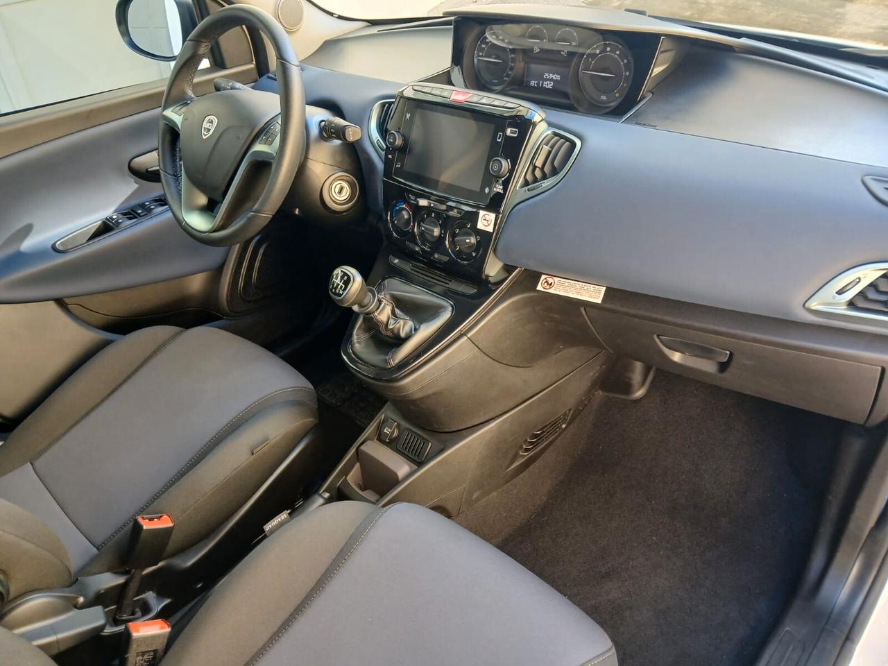 Lancia Ypsilon 1.0 FireFly 5 porte S&S Hybrid Platino