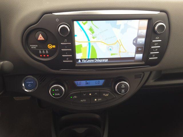 TOYOTA Yaris 1.5 Hybrid 5 porte Business