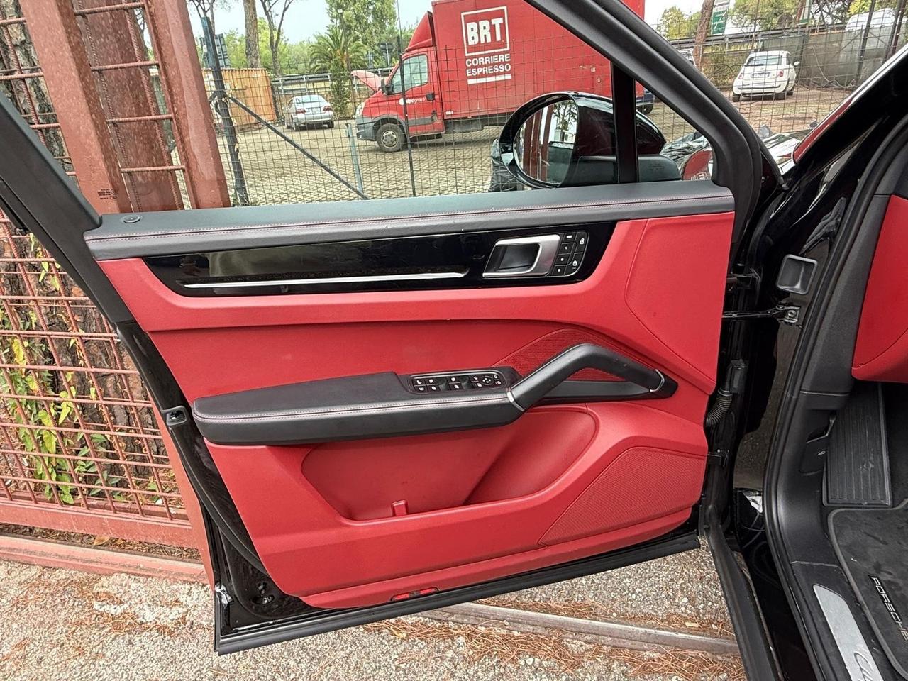 Cayenne Coupé 3.0 V6 E-Hybrid ROSSO CARTIER KAMERA *PROMO* FULL OPTIONAL