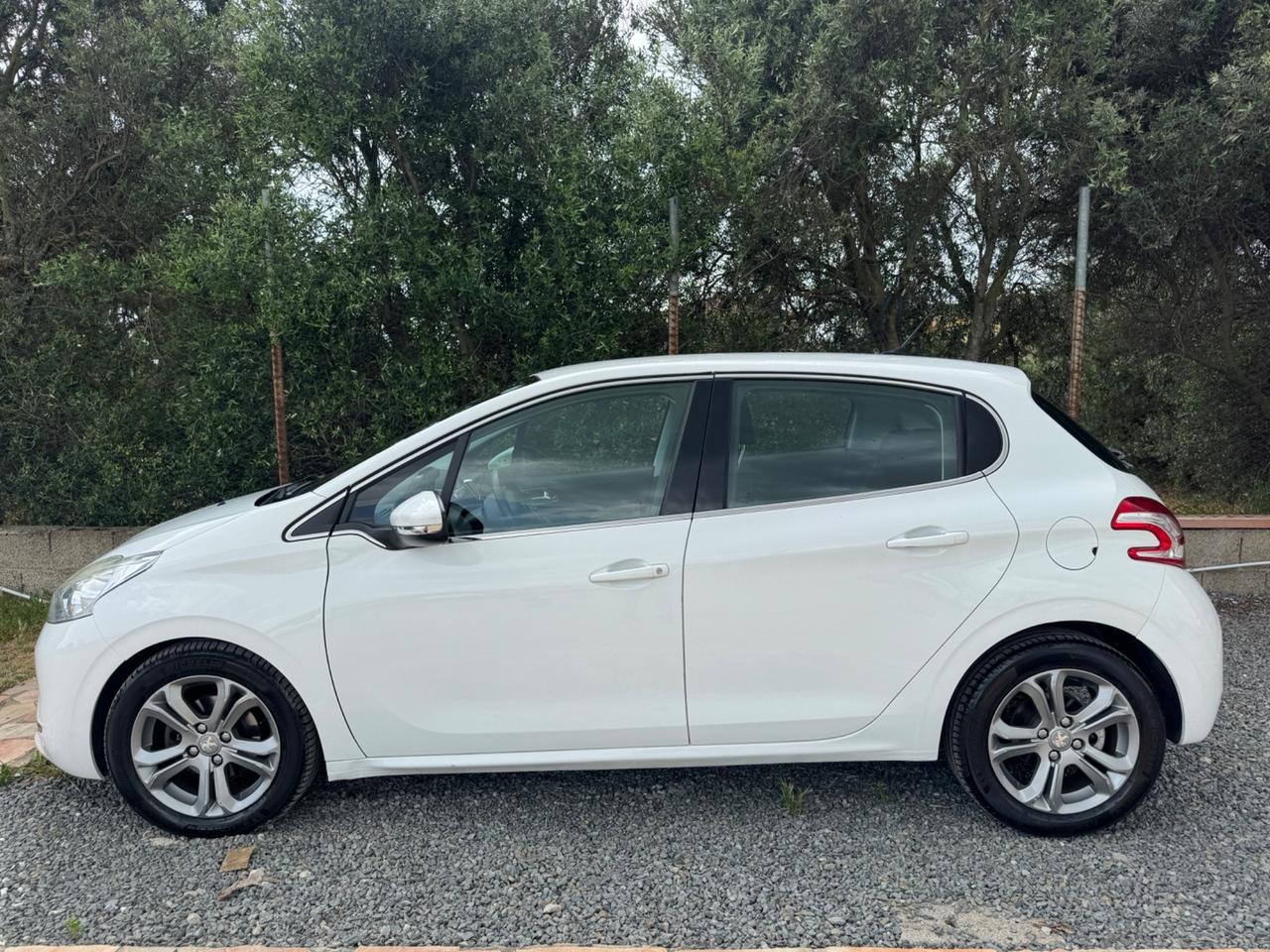 Peugeot 208 1.6 e-HDi 92 CV Stop&Start 5 porte Allure