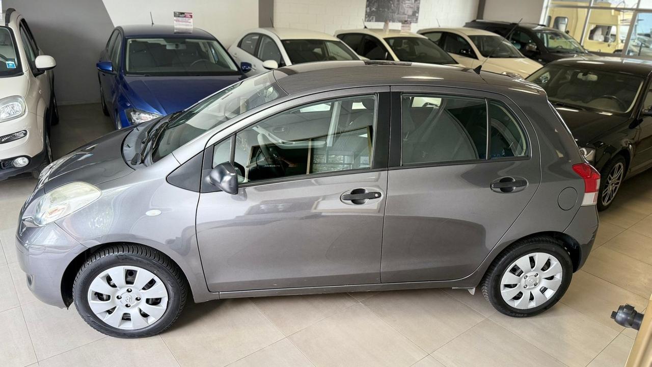 Toyota Yaris 1.0 5 porte Now