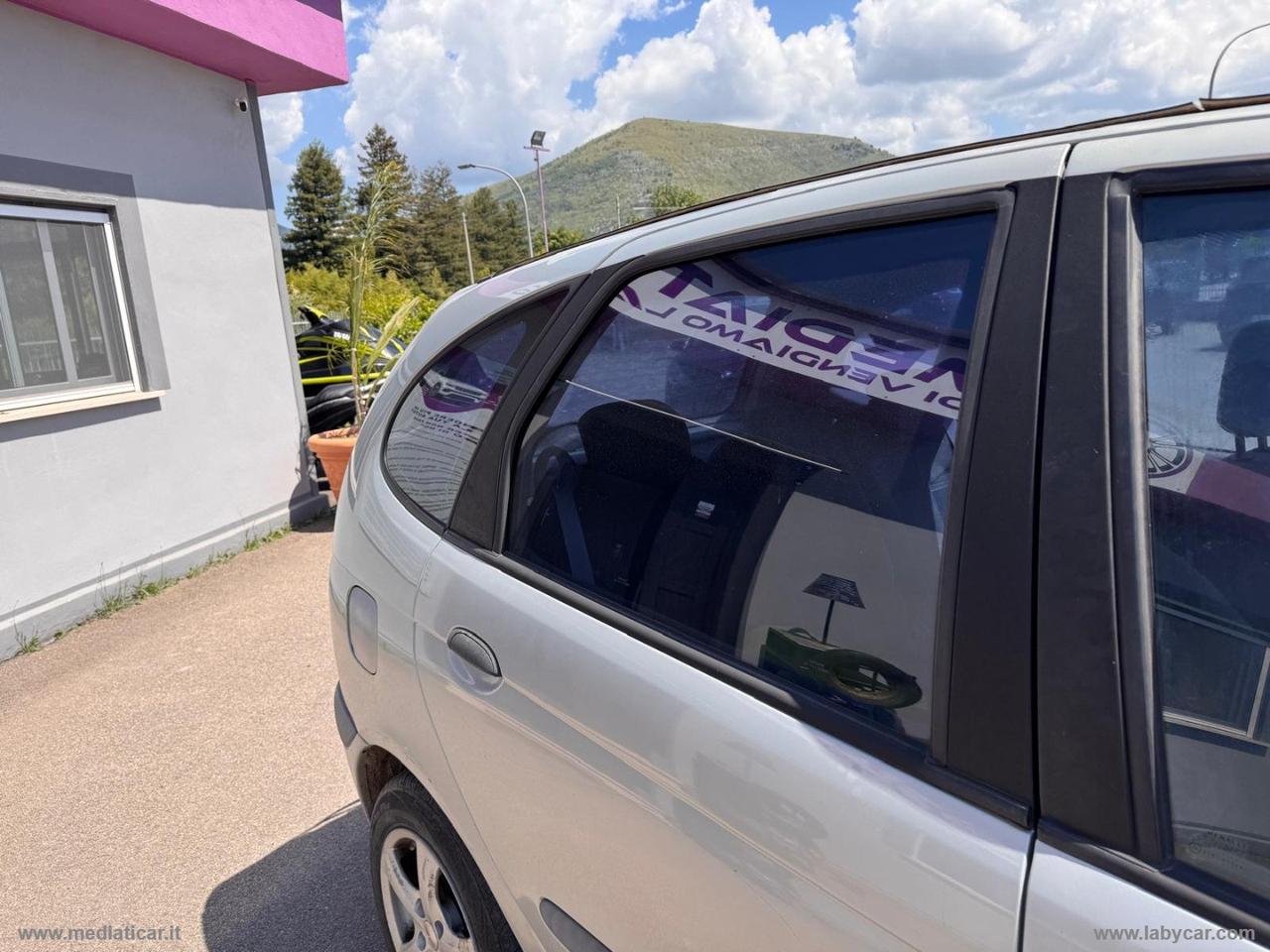 RENAULT Mégane Scénic 1.4 16V RXE