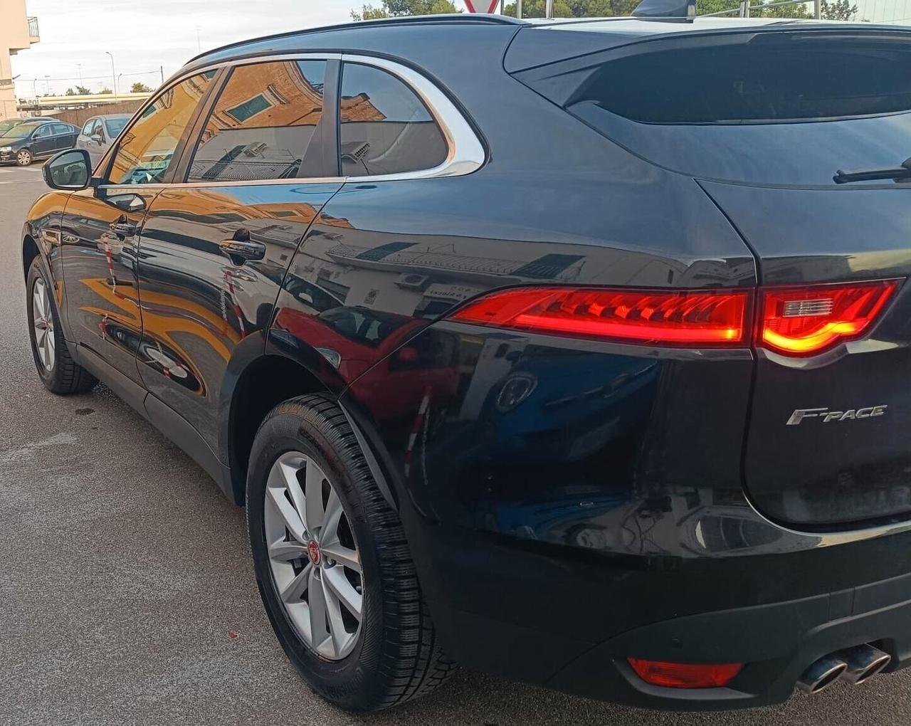 Jaguar F-Pace 2.0 D 180 CV AWD Prestige