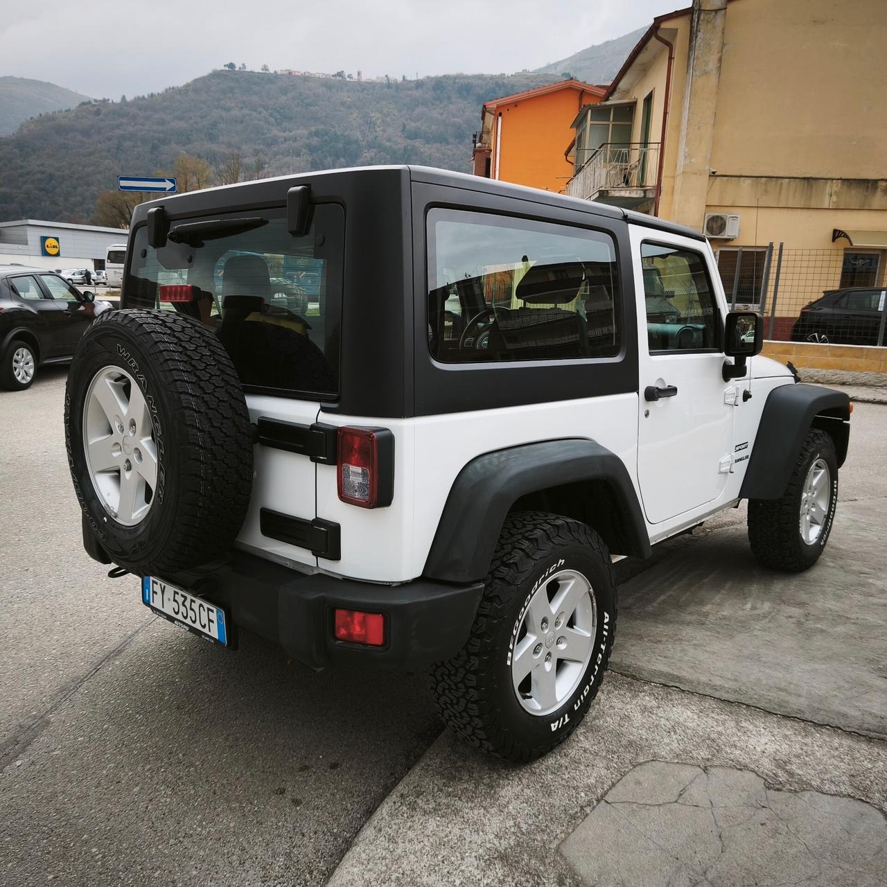 Jeep Wrangler 2.8 Sport CRD DPF