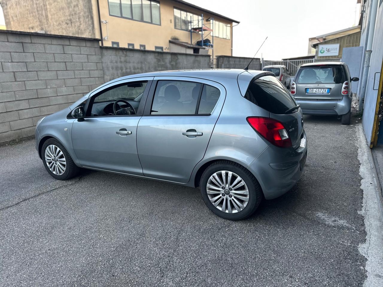 OPEL CORSA BENZINA GPL NEOPATENTATI 87 mila km