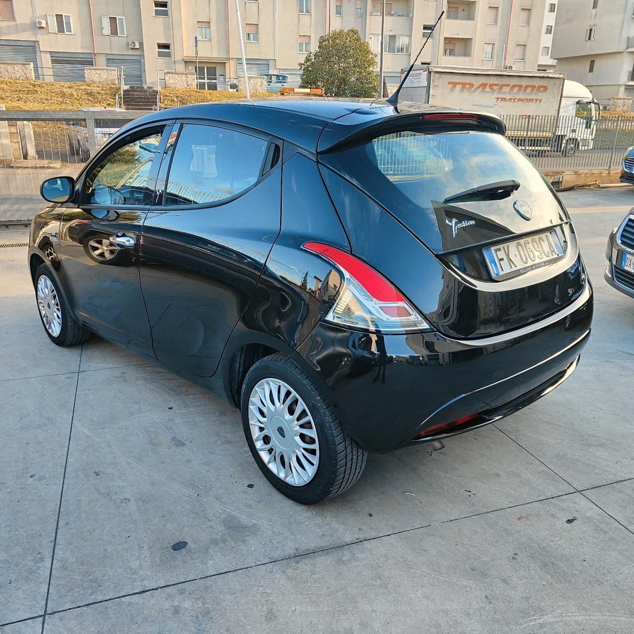 Lancia Ypsilon 1.2 69 CV 5 porte GPL Ecochic Silver