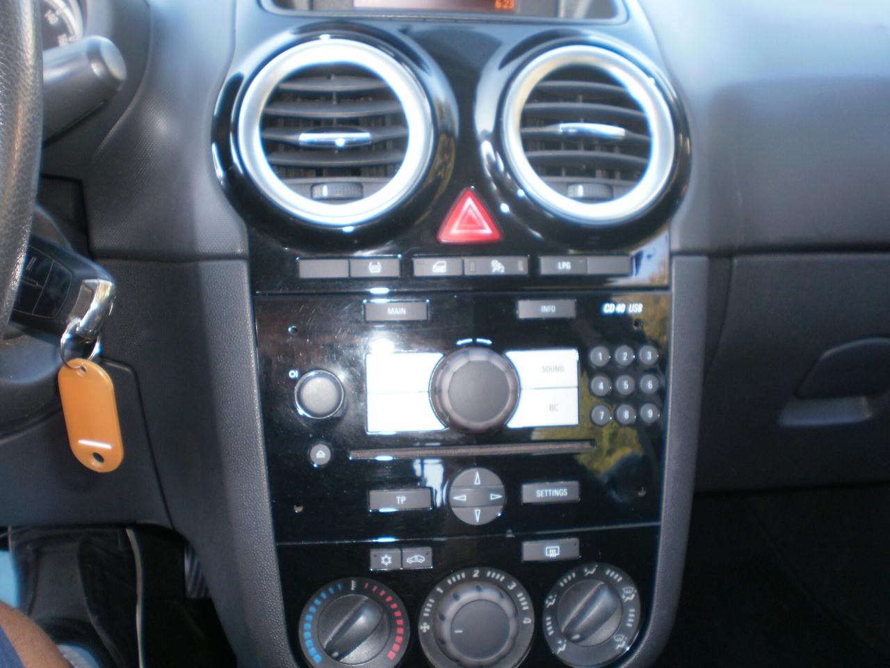 Opel Corsa 1.2 5 porte Cosmo GPL PELLE