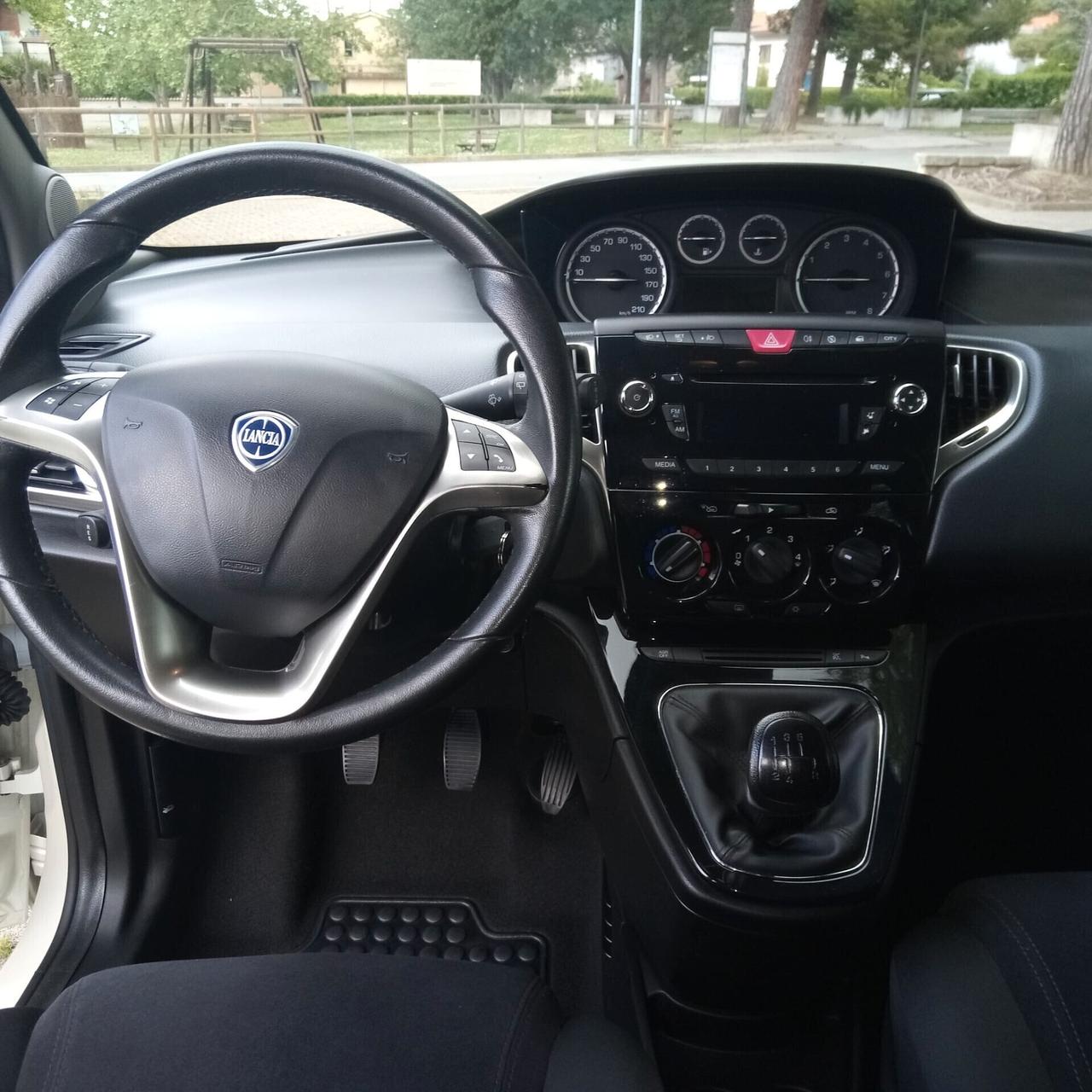 Lancia Ypsilon 1.2 69 CV 5 porte S&S Platinum