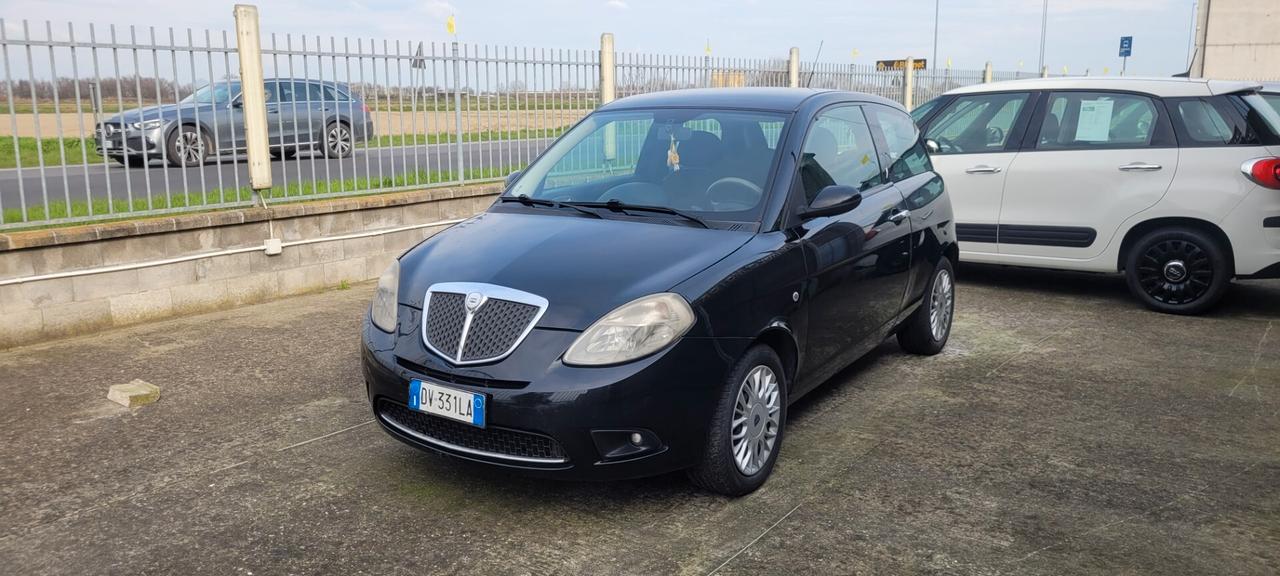 Lancia Ypsilon NEOPATENTATA 1.2 Argento