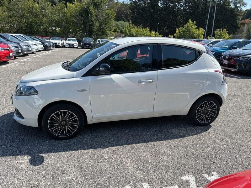 Lancia Ypsilon NUOVA My23 1.0 Firefly 70 CvStart&Stop Hybrid Gold