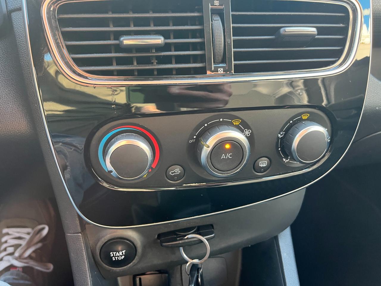 Renault Clio TCe 12V 75 CV 5 porte Moschino Intens