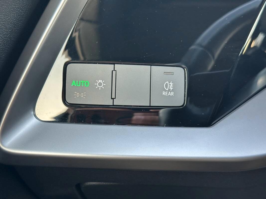 Audi A3 Sportback 30 1.0 tfsi mhev Business AUTOMATICA E CARPLAY
