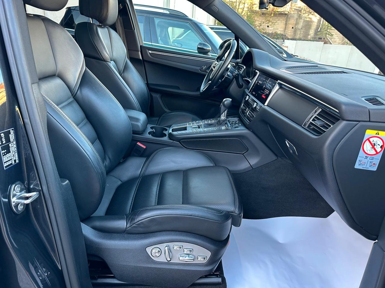 Porsche Macan 2.0 benzina 245 cv - 2021