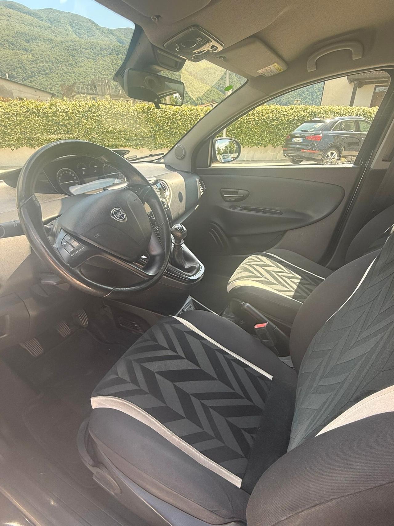Lancia Ypsilon 1.2 69 CV 5 porte GPL Ecochic Silver
