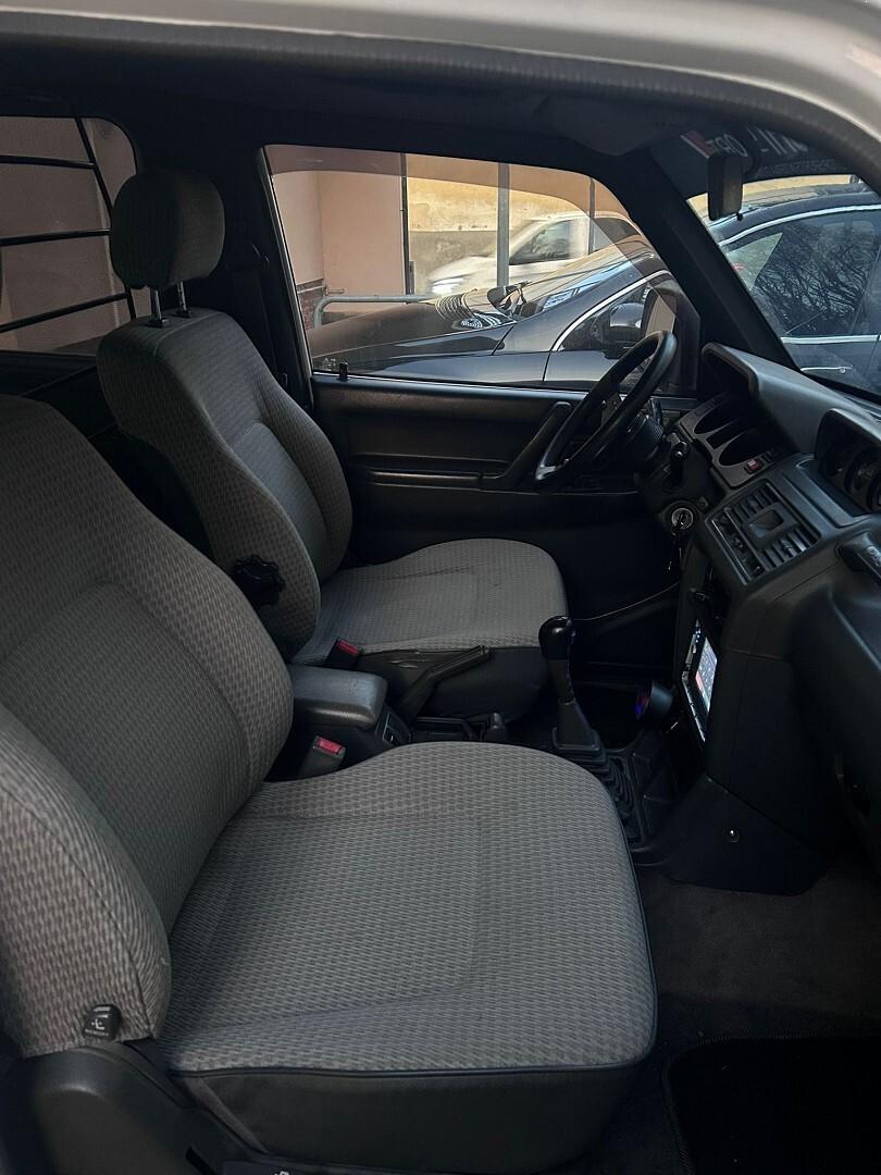 Mitsubishi Pajero iscirtto ASI con gancio traino