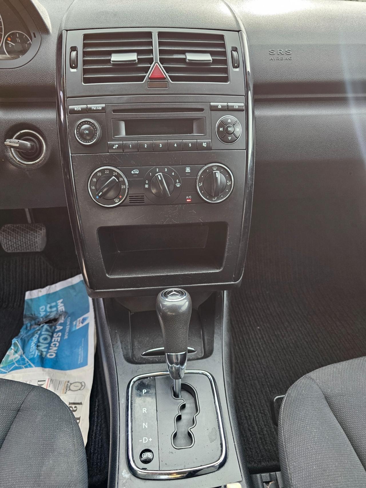 MERCEDES A180CDI 110CV CAMBIO AUTOMATICO ADATTA X NEOPATENTATI