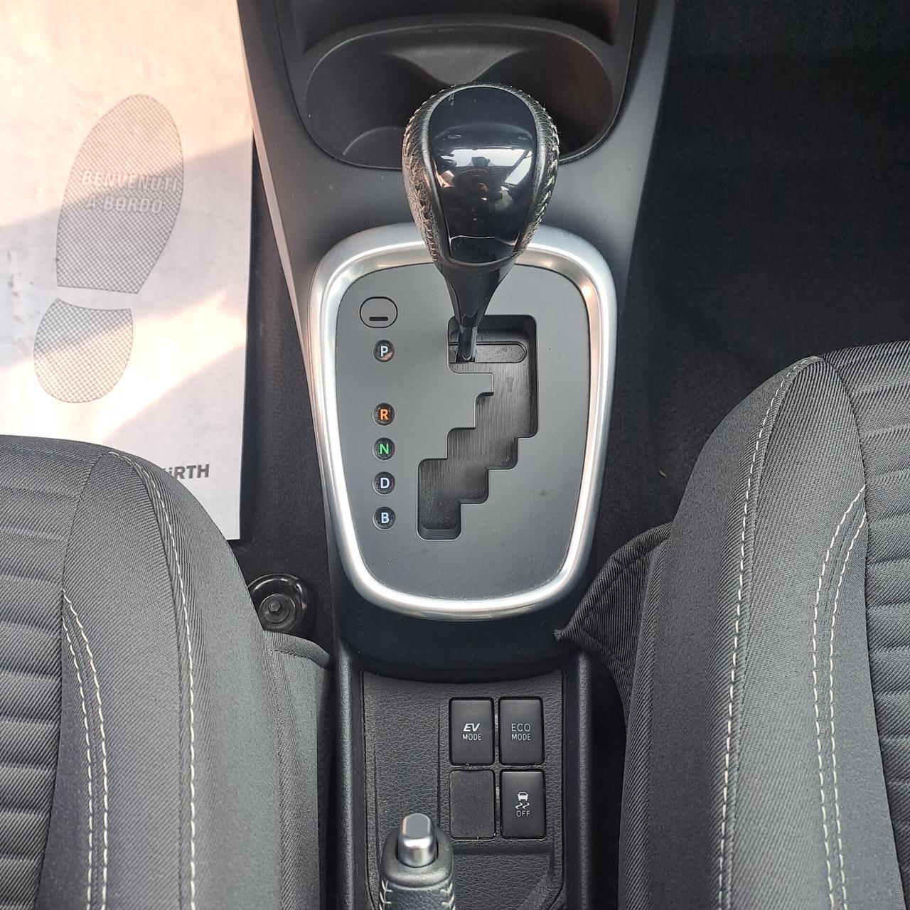 Toyota Yaris 1.5 Hybrid 73cv Business