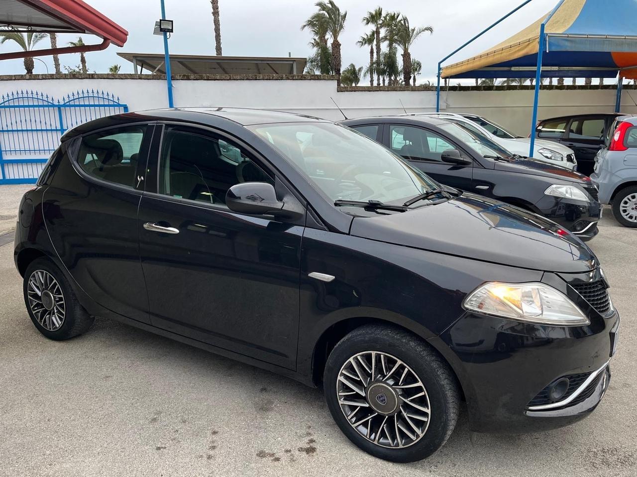 Lancia y 0.9 twinair benz.-cambio automatico-full-2016