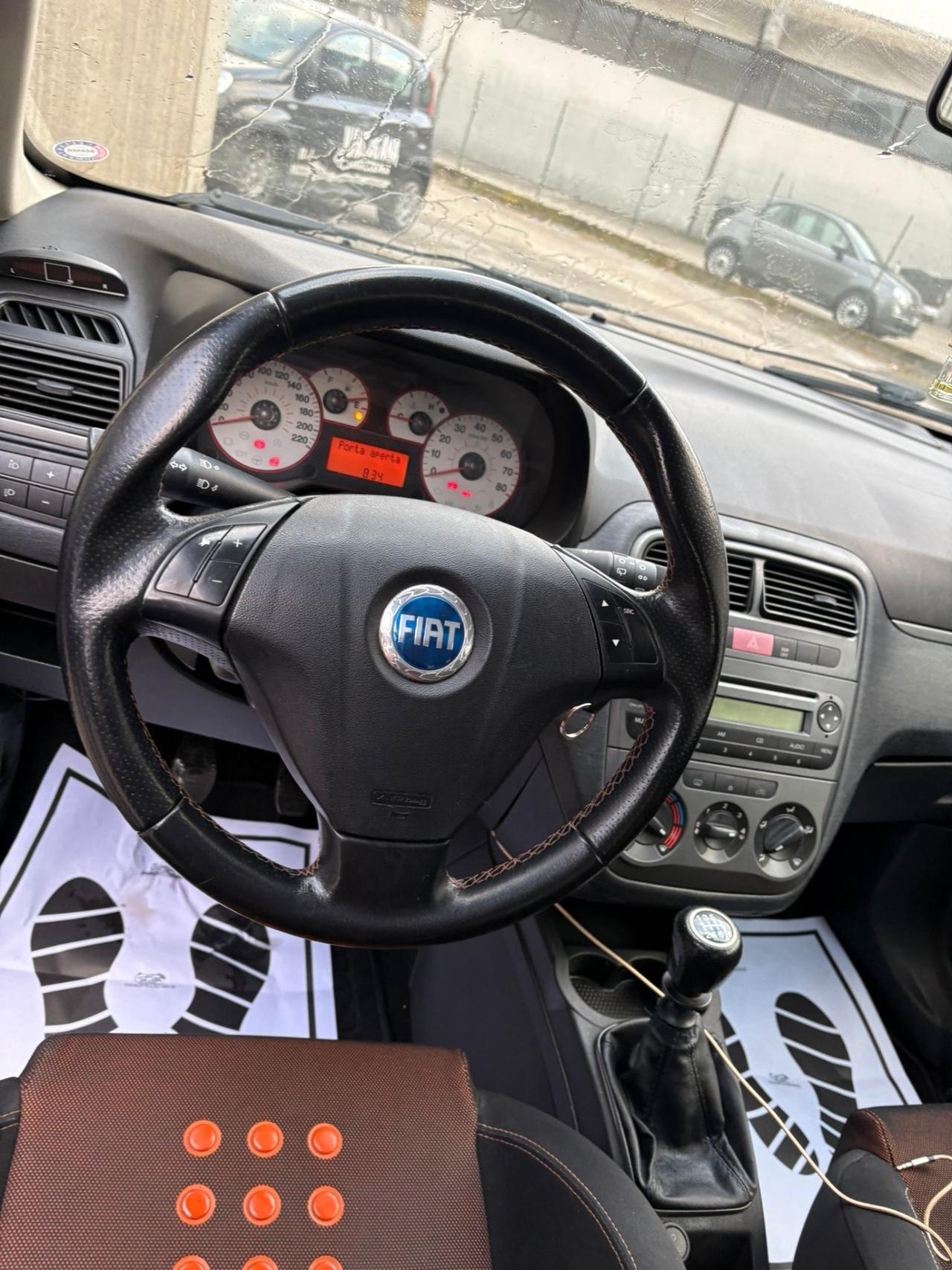 Fiat Grande Punto 1.4 3 porte Dynamic SI NEOPATENTATI