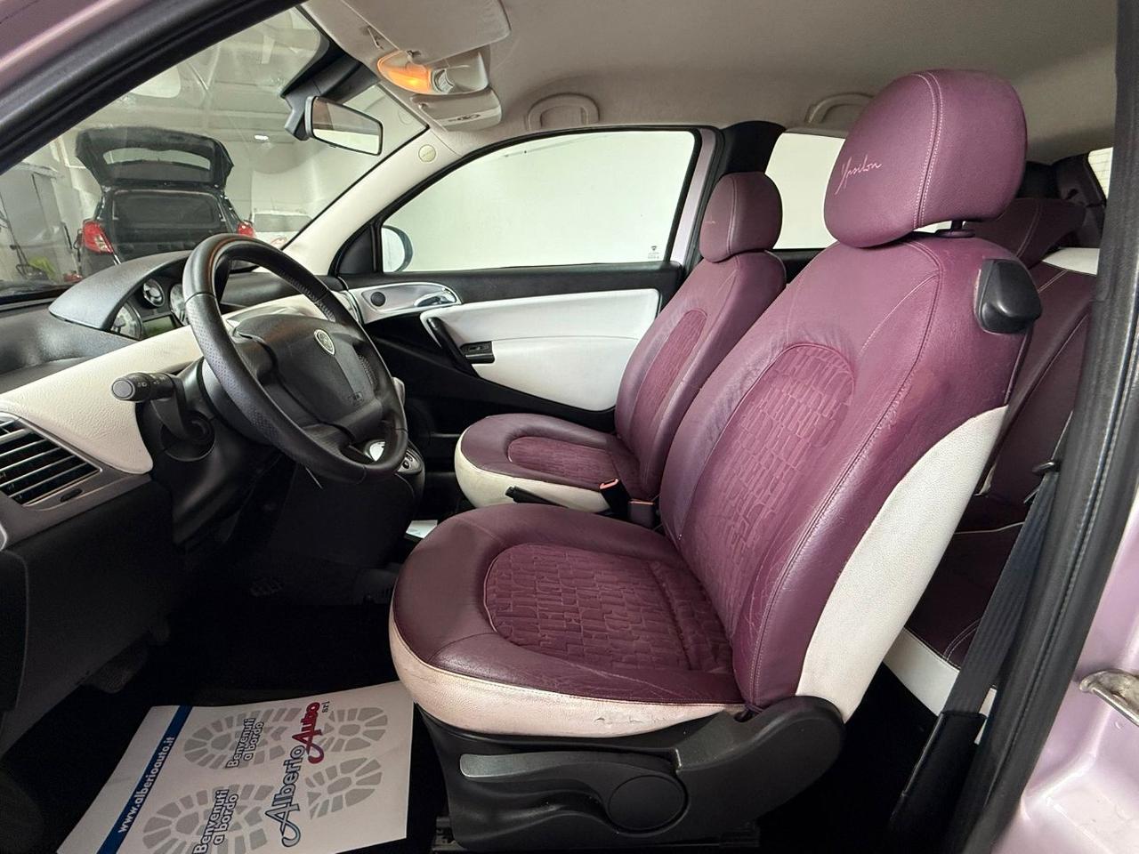 Lancia Ypsilon 1.3 MJT 75 CV Versus