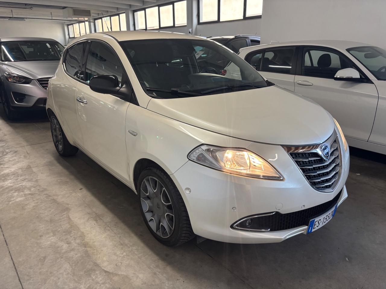 Lancia Ypsilon 1.2 BENZINA 69 CV Platinum |OK NEOPATENTATI |