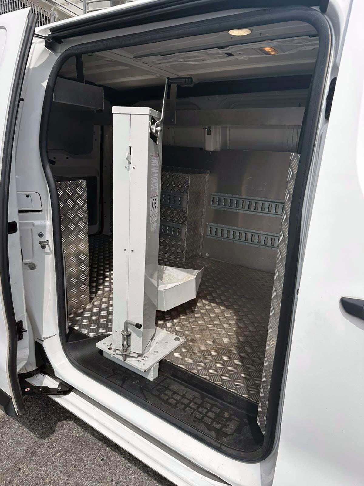 Citroen JUMPY VU 4 PORTE M BLUE HDI 120 S&S BUSINESS Allestimento Speciale