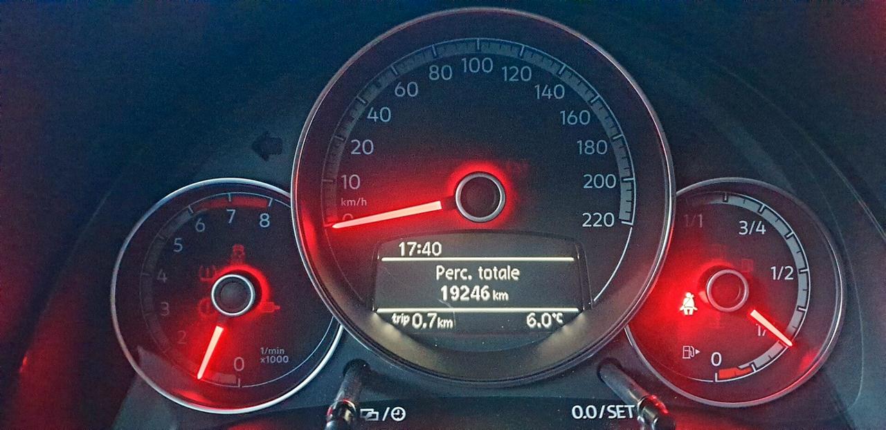 VOLKSWSWAGEN UP 1,0 BENZINA PARI NUOVO SOLO 19 MILA KM