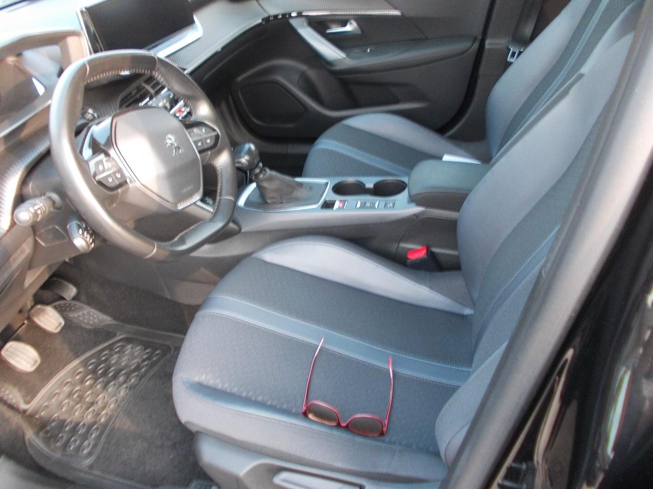 Peugeot 2008 PureTech 130 S&S Allure-KM103960