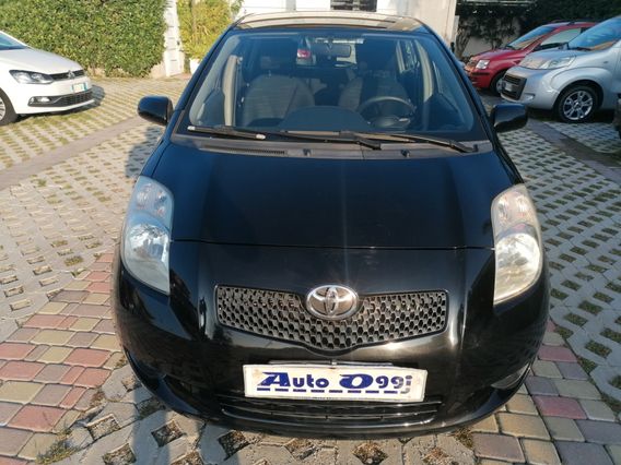 Toyota Yaris 1.4 D-4D 5 porte Sol CAMBIO AUTOMATICO.