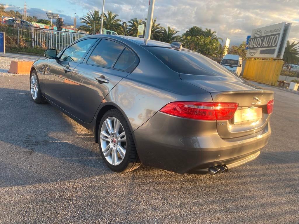 Jaguar XE 2.0 D 180 CV aut. Pure Business Edition