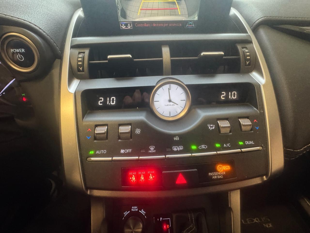 Lexus NX 300h hybrid 2.5 Business 2wd cvt