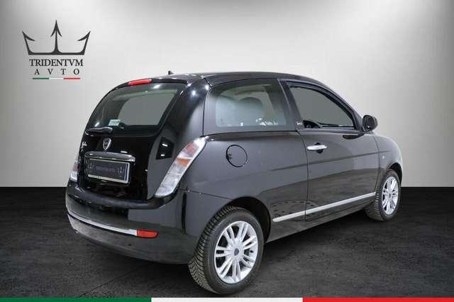 Lancia Ypsilon 1.2 8v Unyca
