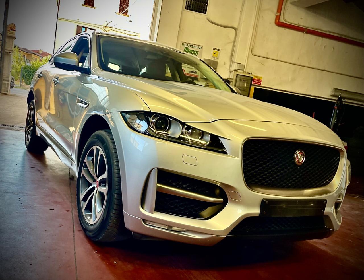 Jaguar F-Pace 2.0 D 180 CV AWD Portfolio