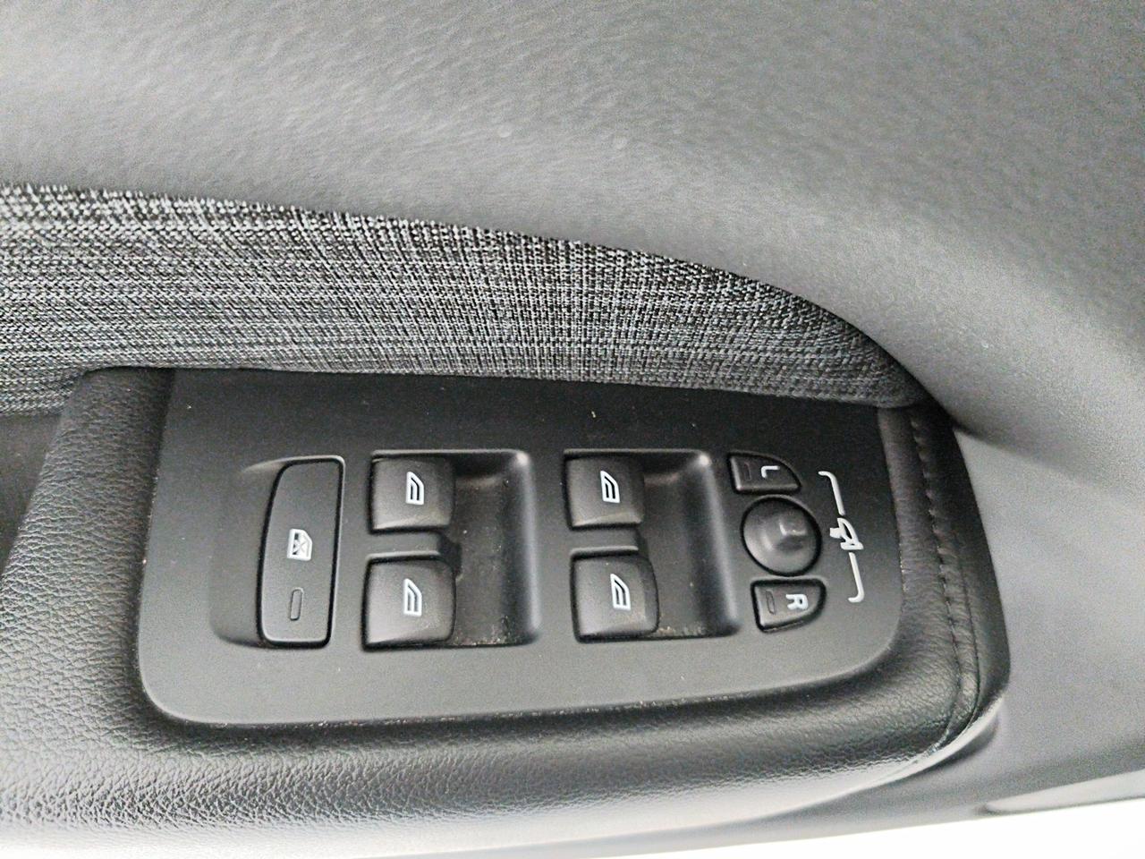 Volvo XC60 2.0 b4 Momentum Pro