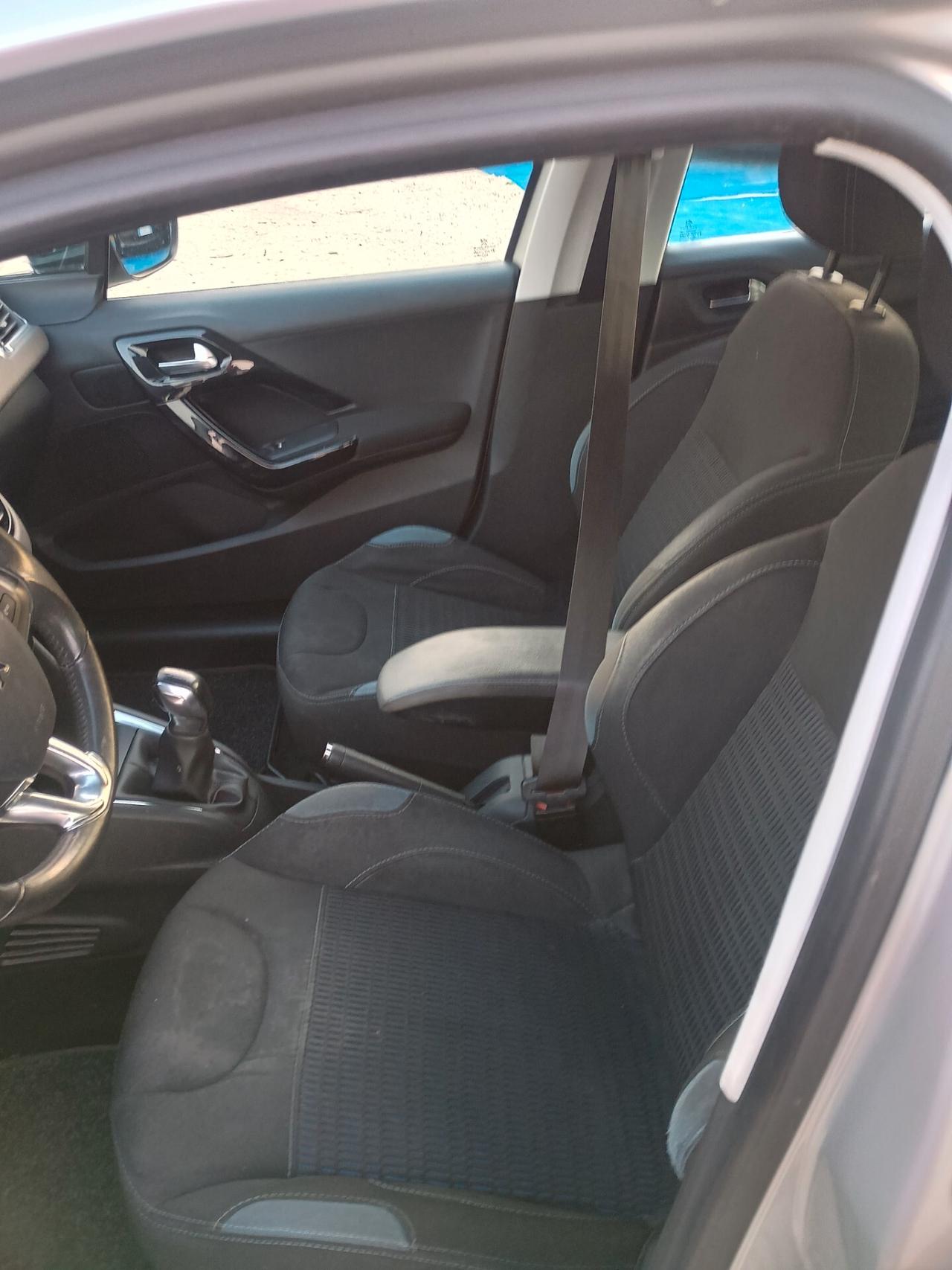 Peugeot 208 1.4 HDi 68 CV 5 porte Allure