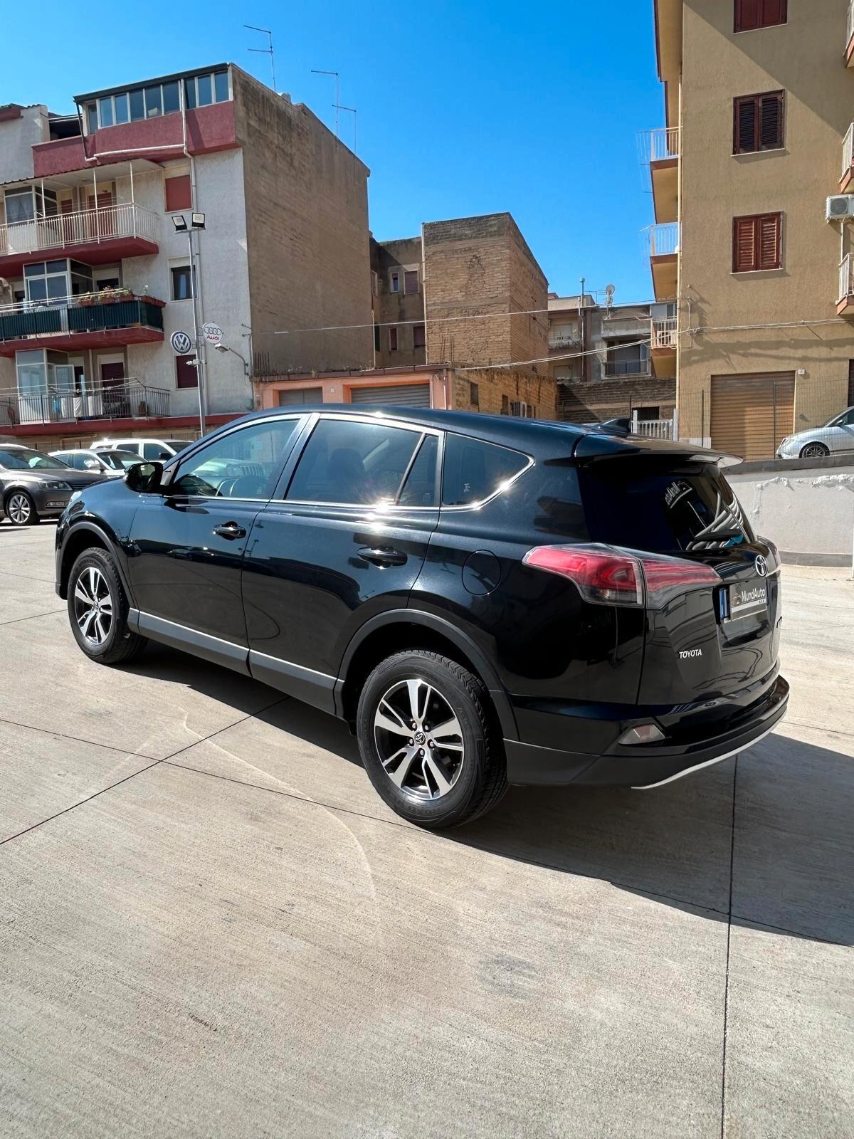 RAV4 2.0 D-4D 2WD Lounge