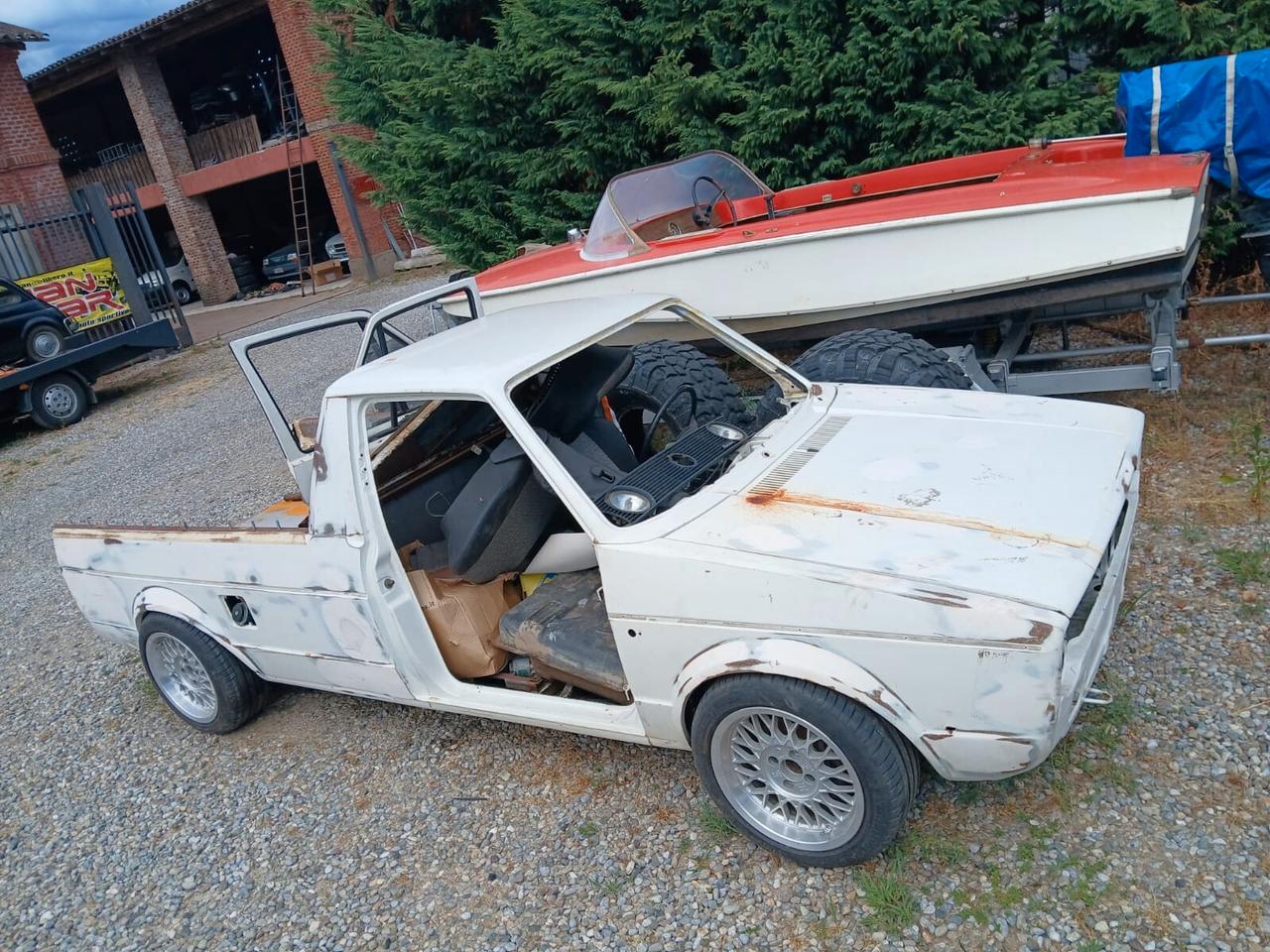 Volkswagen Caddy da restaurare